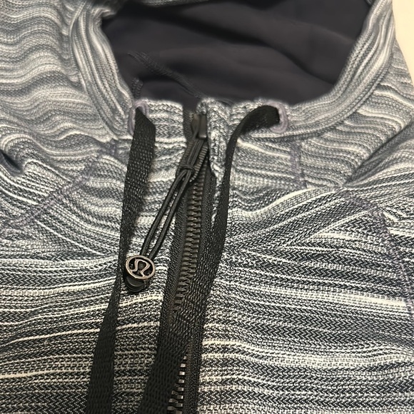Lululemon Athletica Gray Fitted Crop Hoodie - Picture 6 of 11